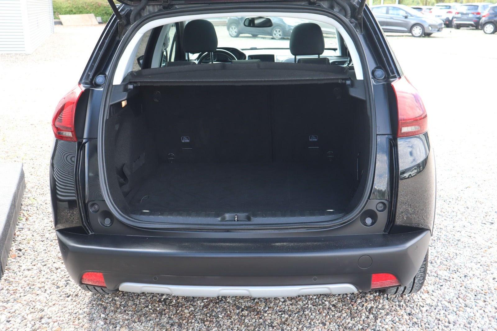 Sort Peugeot 2008 fra 2019