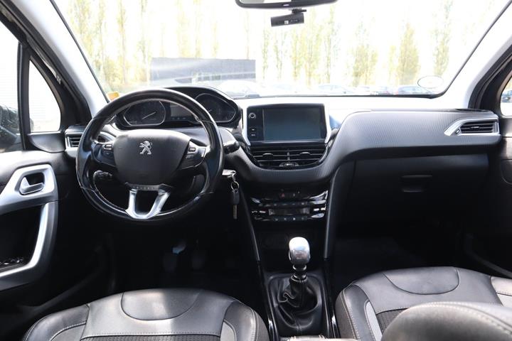 Sort Peugeot 2008 fra 2019