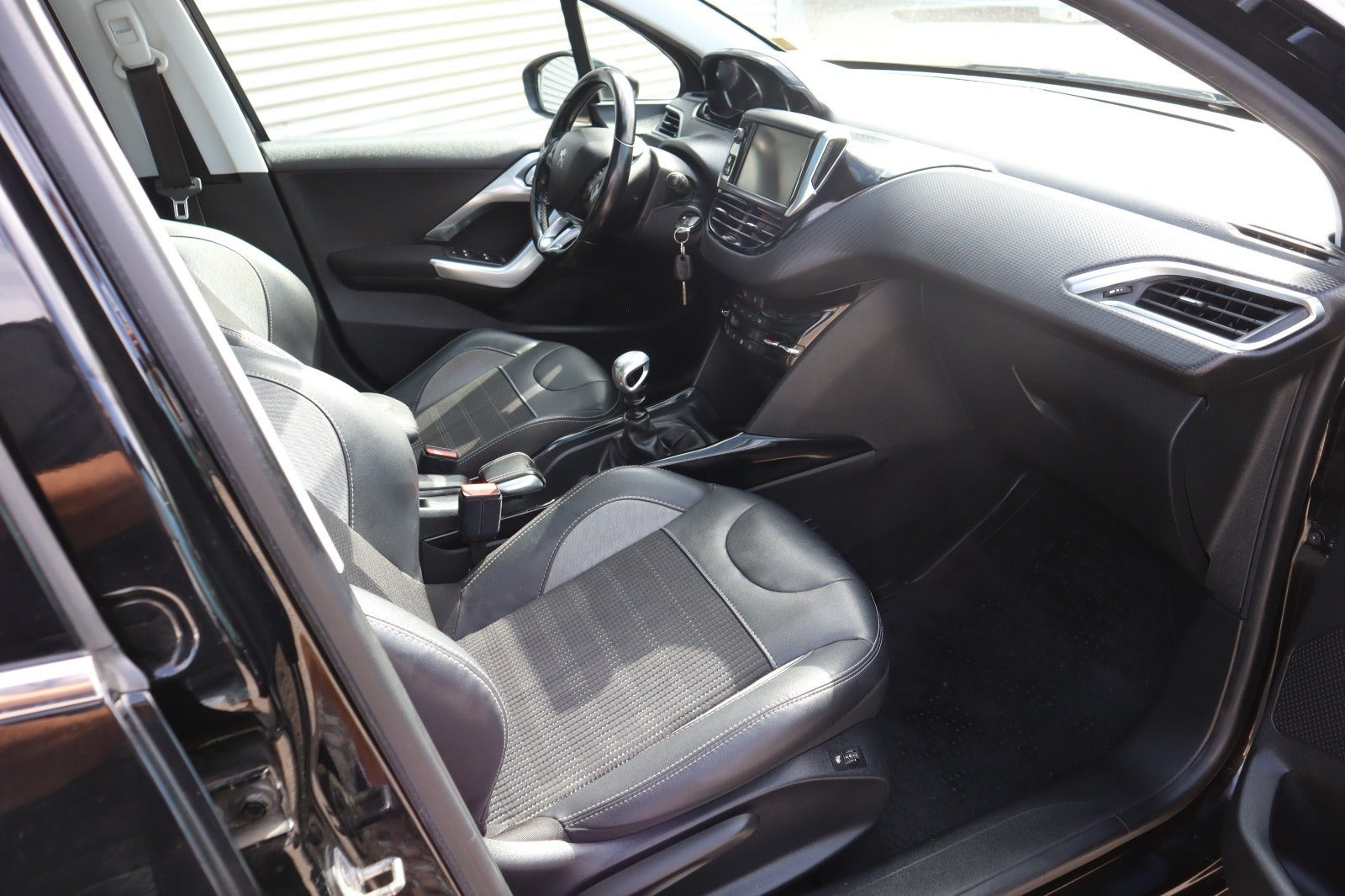 Sort Peugeot 2008 fra 2019