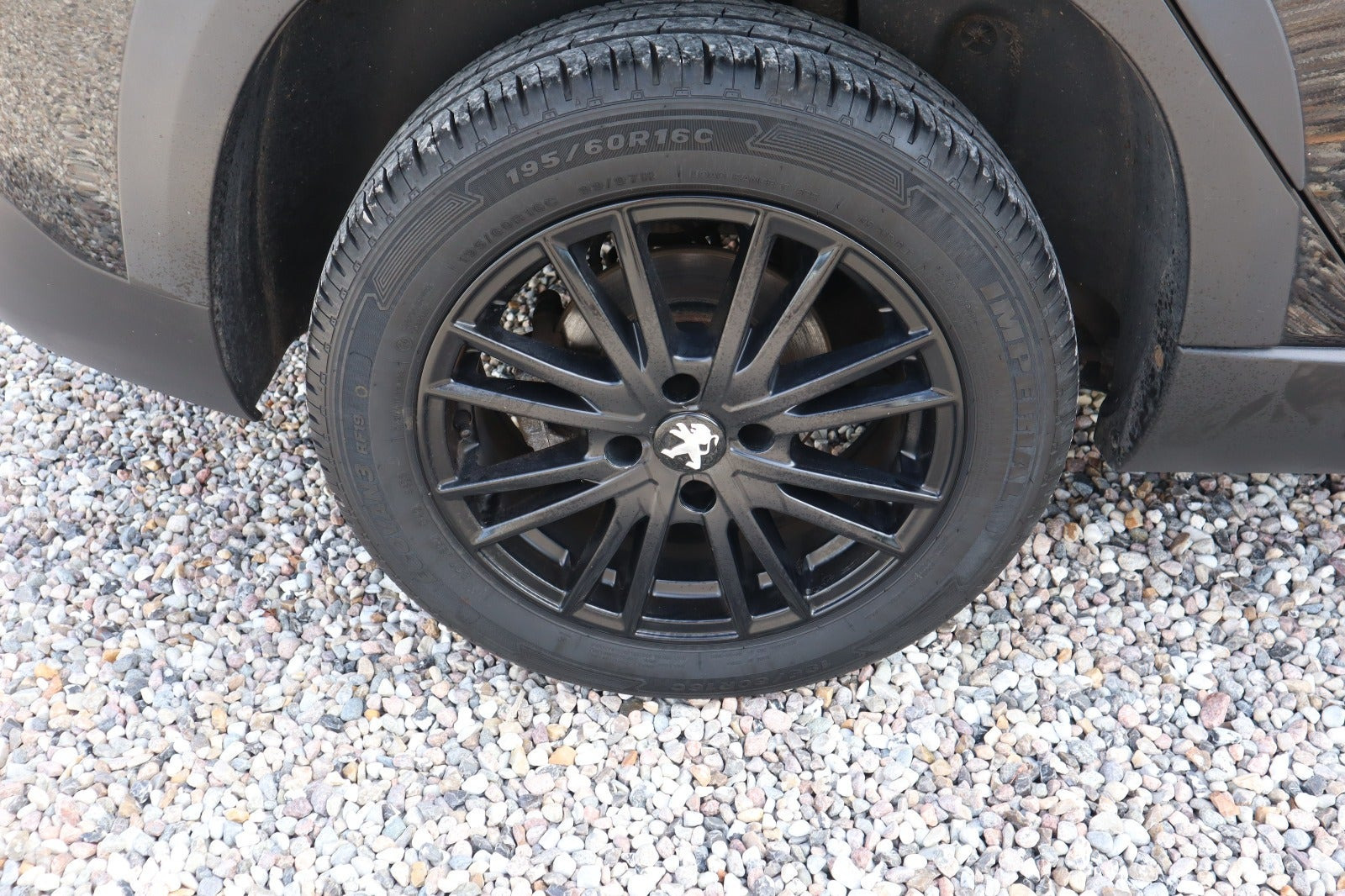 Sort Peugeot 2008 fra 2019