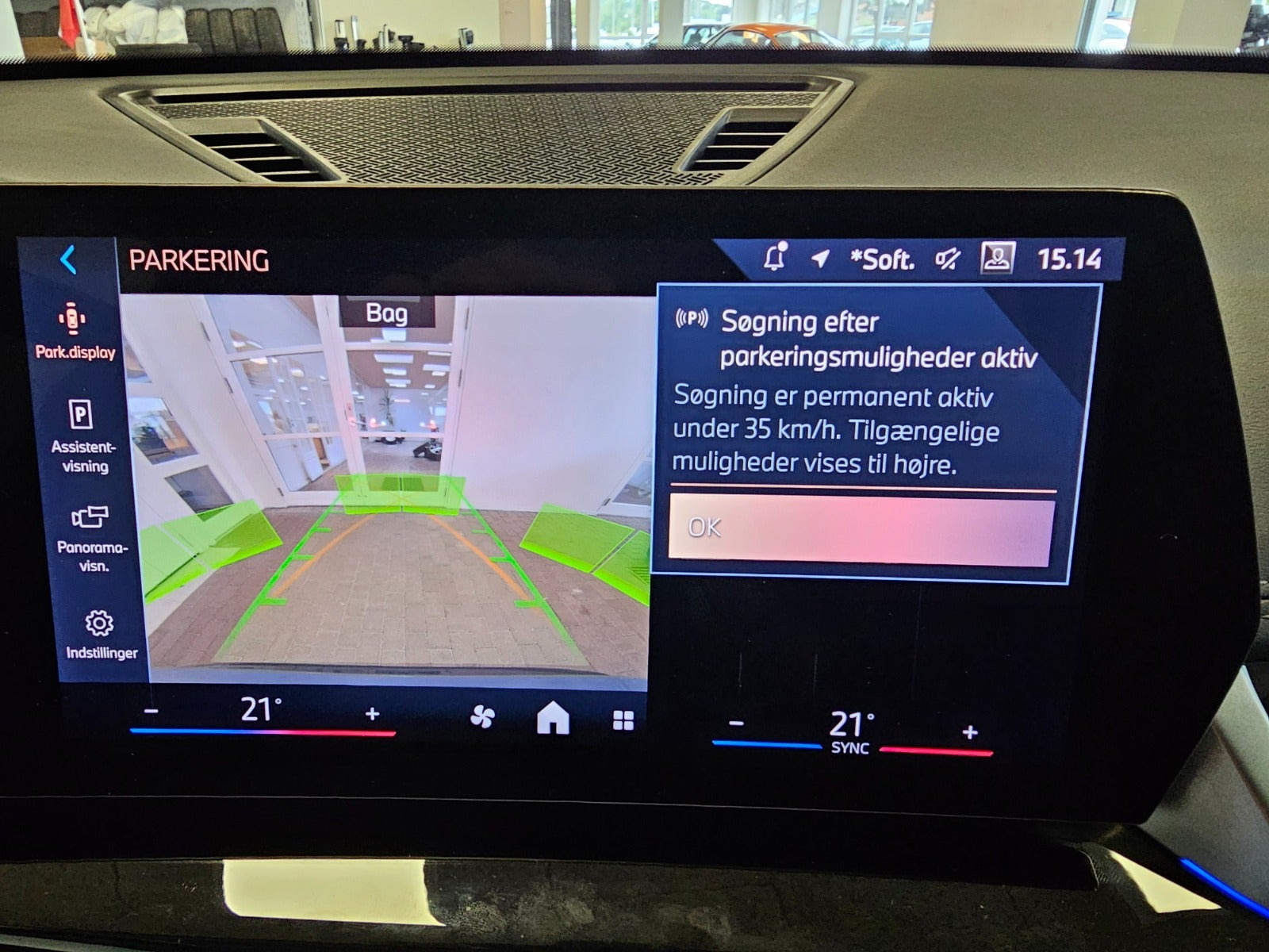 Grå BMW iX1 fra 2025