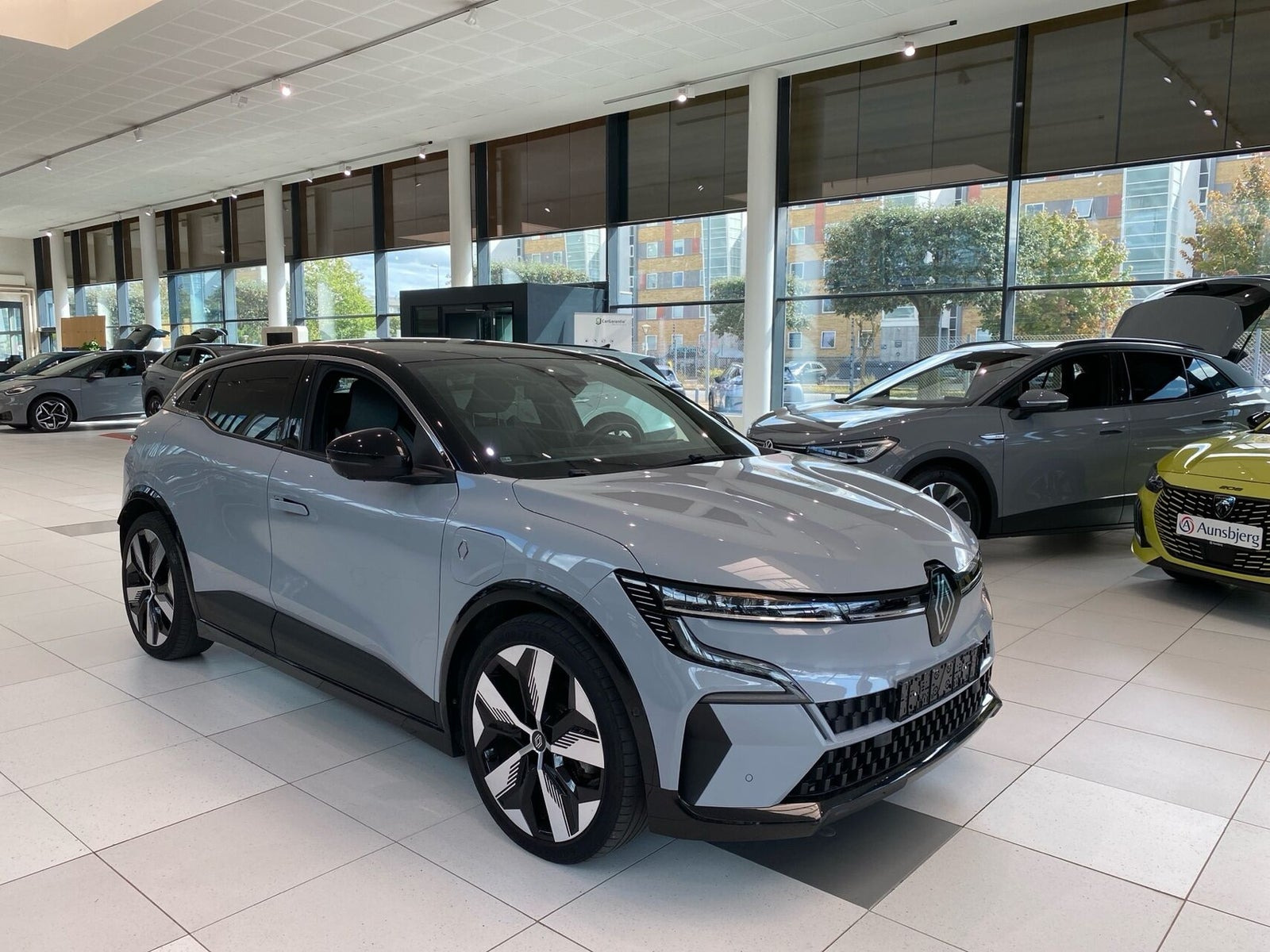 Grå Renault Megane E-Tech fra 2022