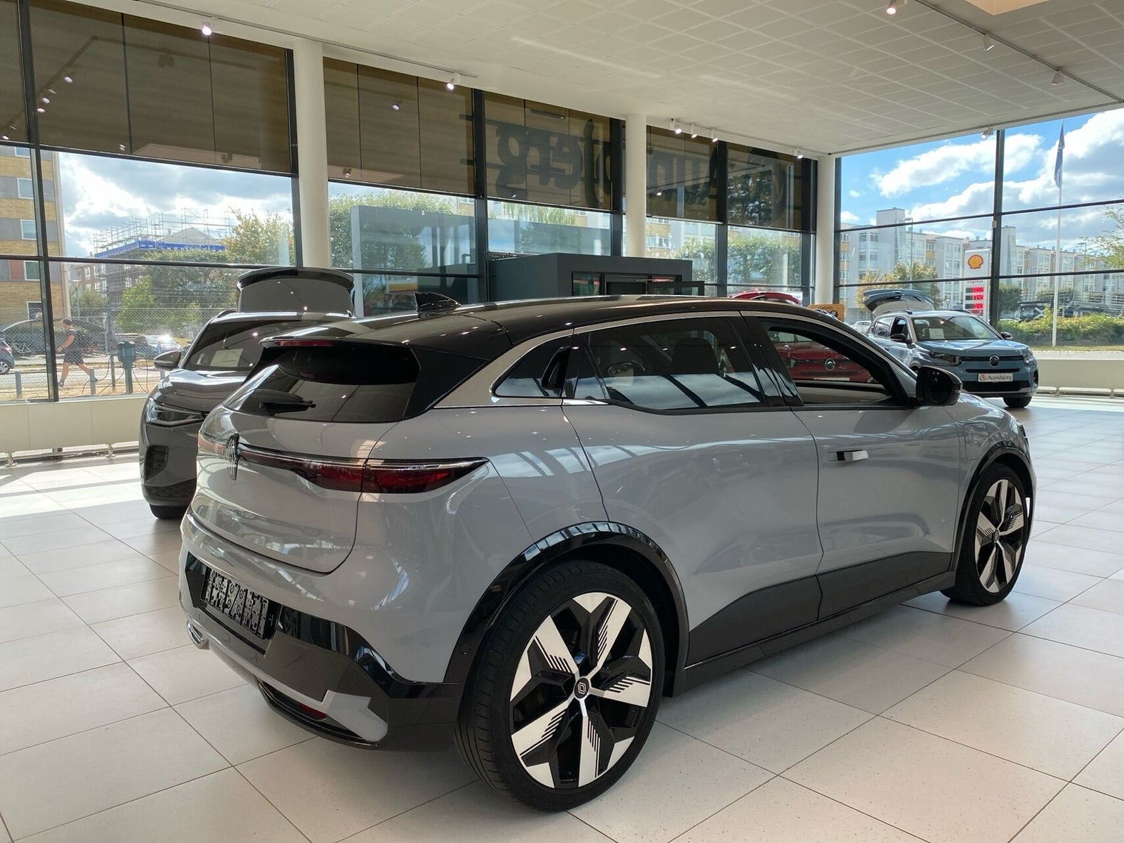 Grå Renault Megane E-Tech fra 2022