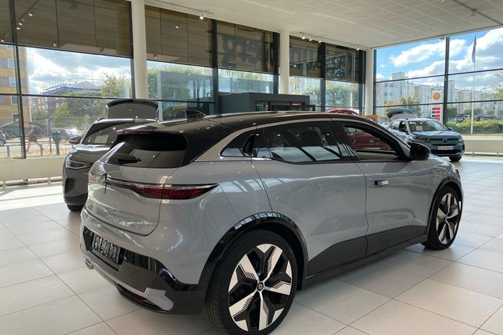 Grå Renault Megane E-Tech fra 2022