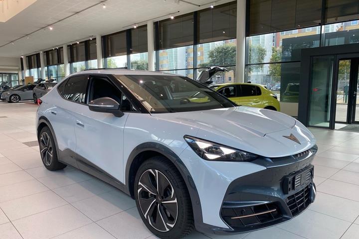Sølv Cupra Tavascan fra 2024