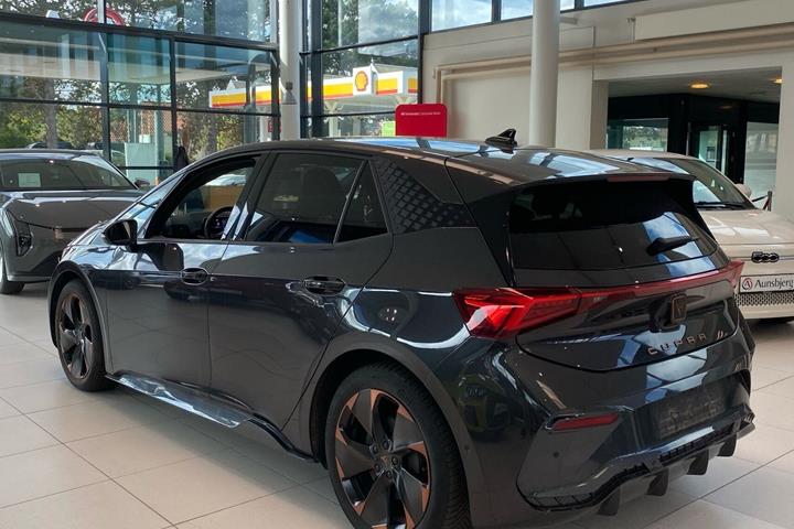 Brun Cupra Born fra 2024