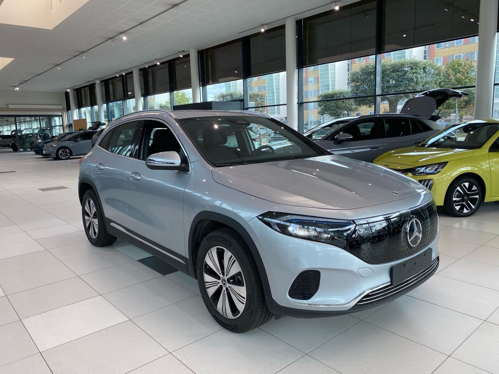 Sølv Mercedes EQA250+ fra 2025