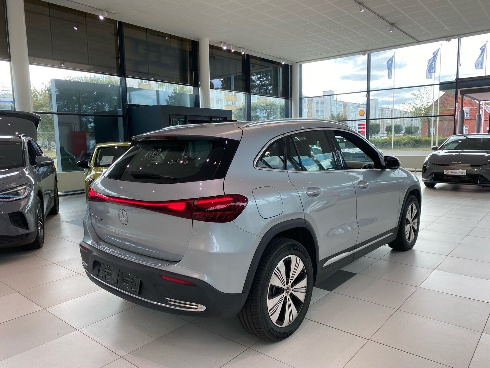 Sølv Mercedes EQA250+ fra 2025