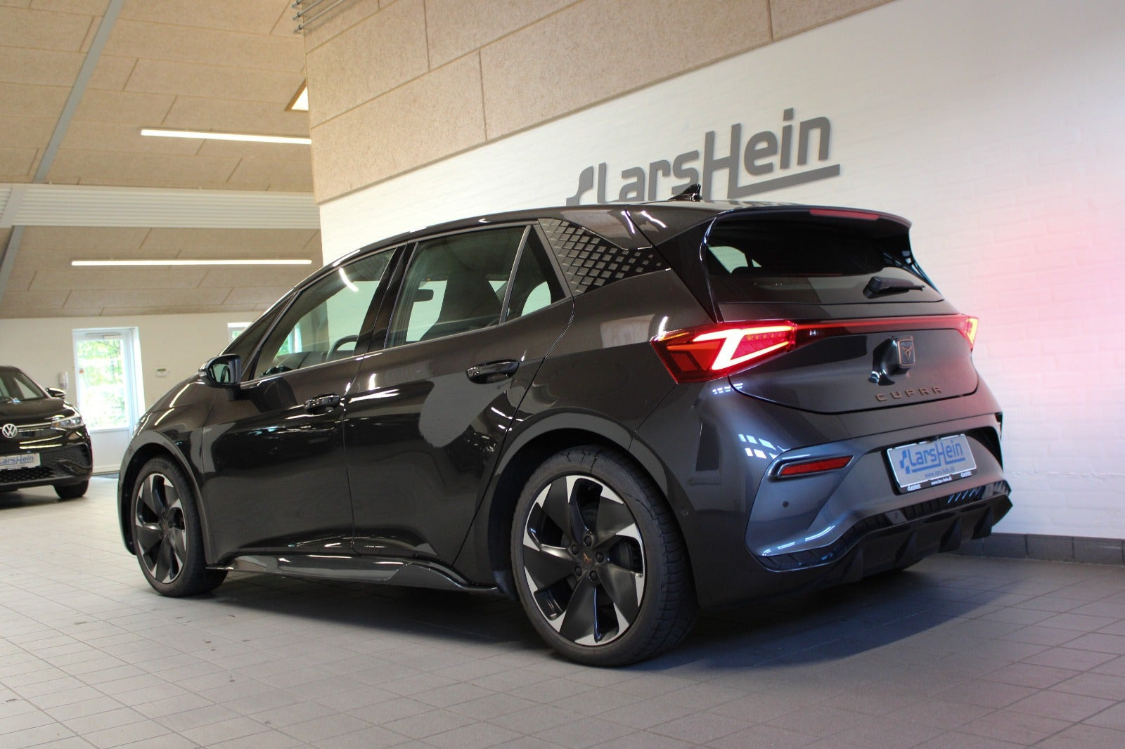 Grå Cupra Born fra 2023