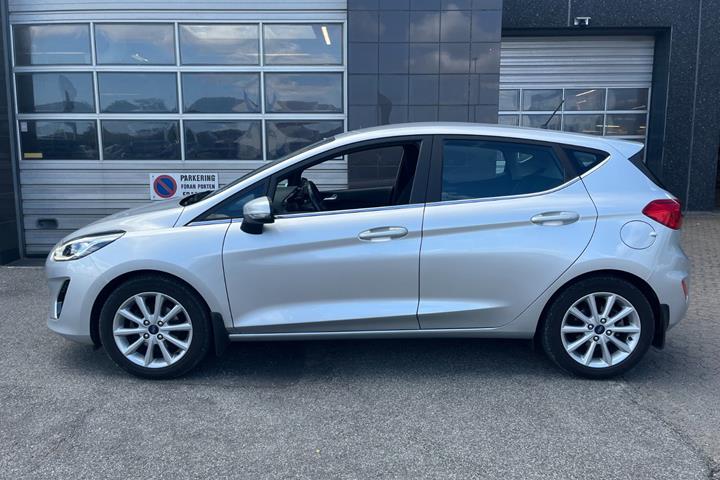 Sølv Ford Fiesta fra 2020