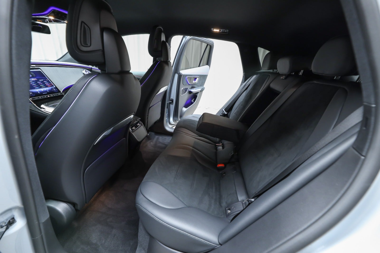 Sølv Mercedes EQE350 SUV fra 2025