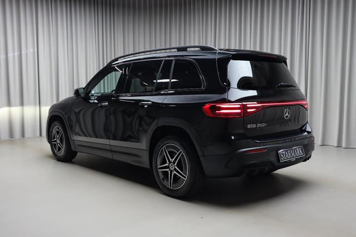 Sort Mercedes EQB250+ fra 2026