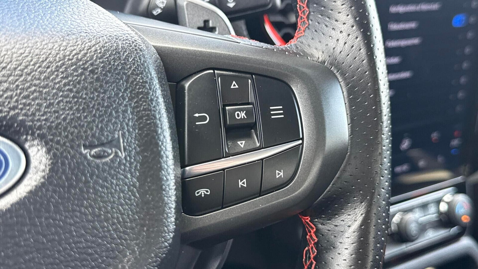 Grå Ford Ranger Raptor fra 2025