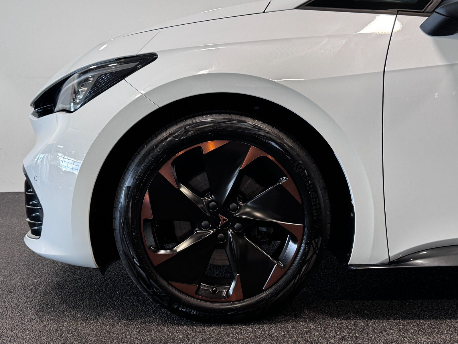 Hvid Cupra Born fra 2024