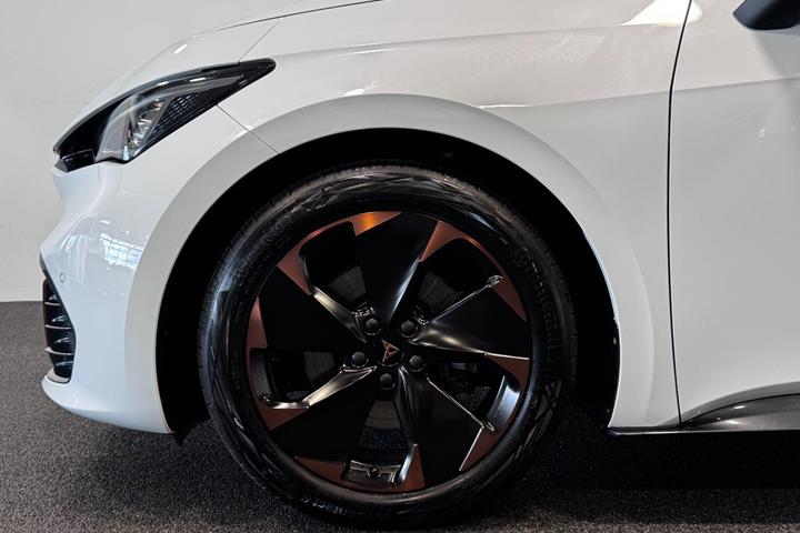 Hvid Cupra Born fra 2024