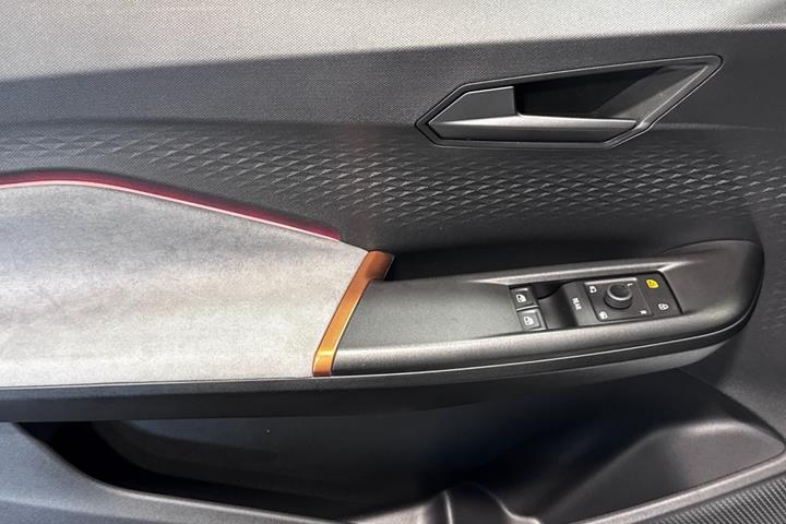 Hvid Cupra Born fra 2024