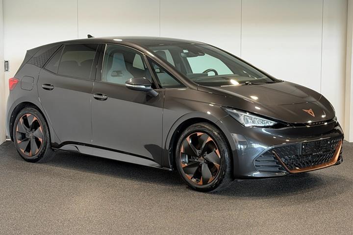 Grå Cupra Born fra 2024