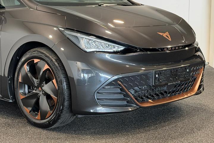 Grå Cupra Born fra 2024