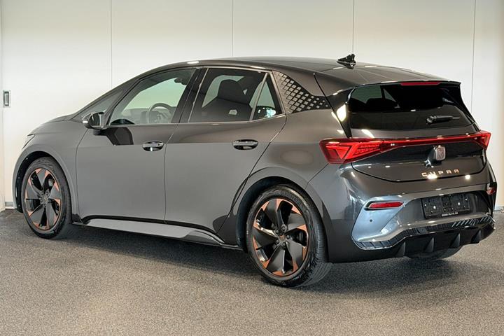Grå Cupra Born fra 2024