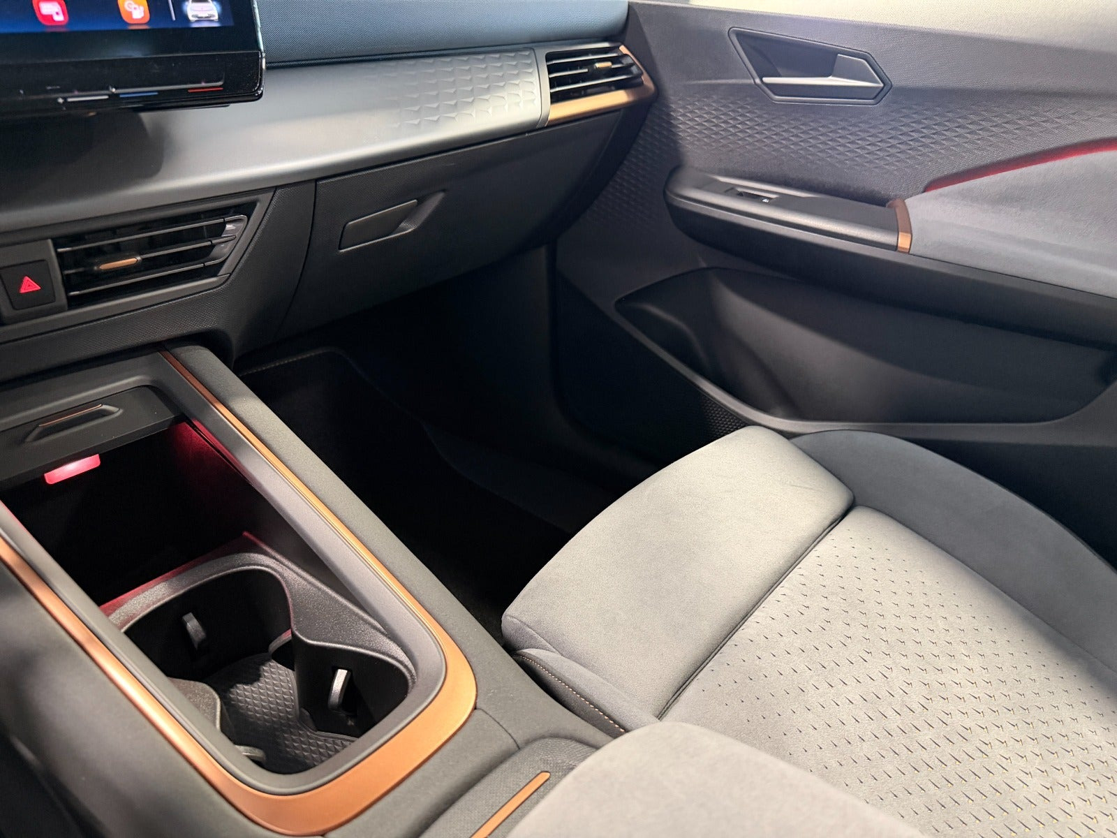 Grå Cupra Born fra 2024