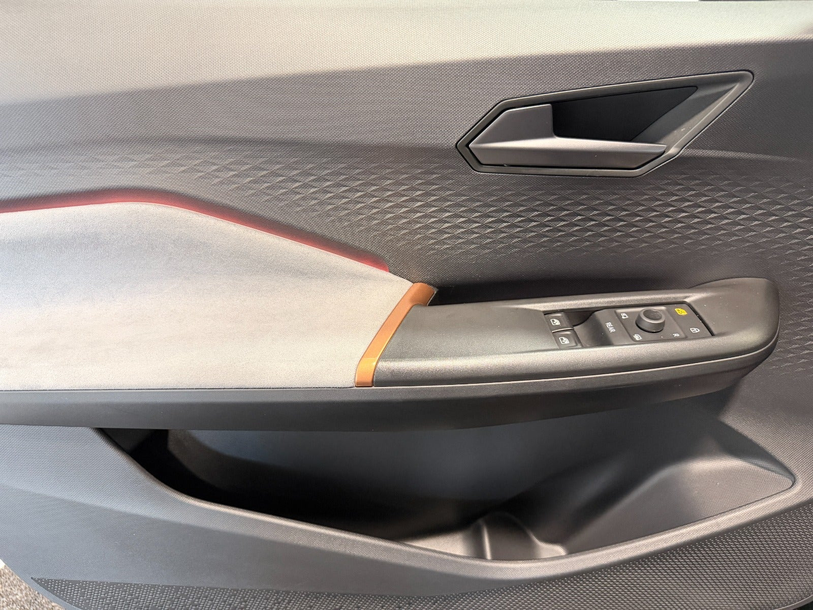 Grå Cupra Born fra 2024