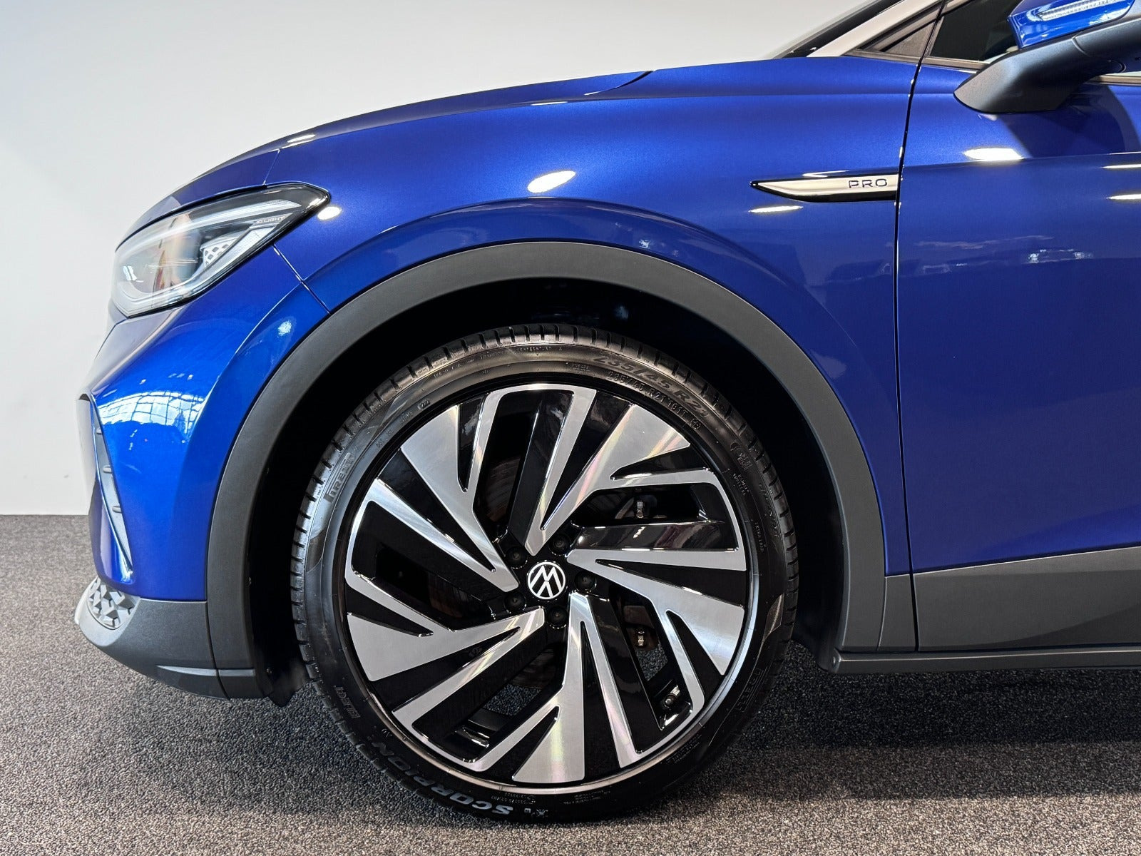 Blå VW ID.4 fra 2023