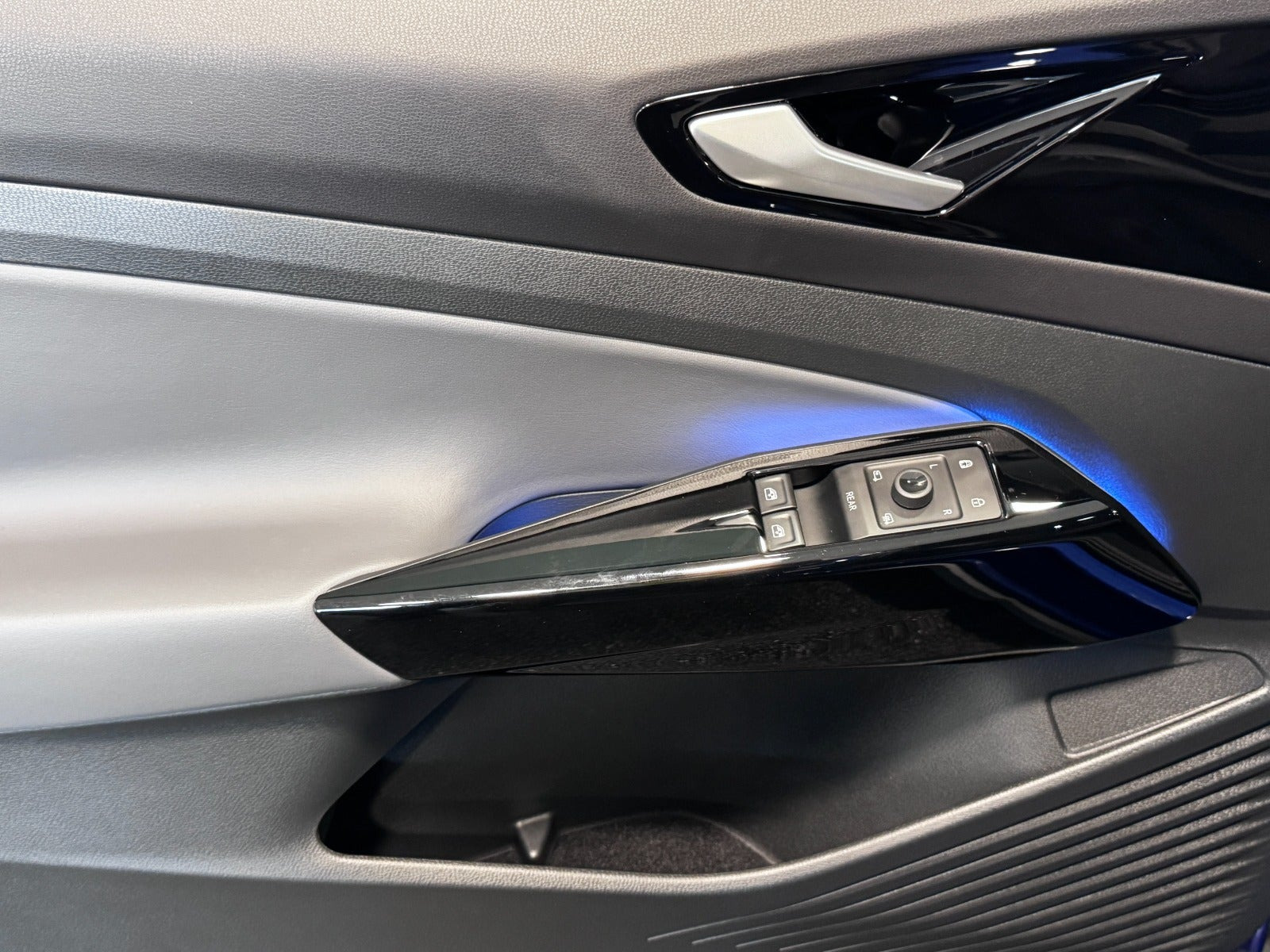 Blå VW ID.4 fra 2023