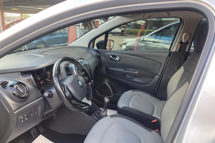 Sølv Renault Captur fra 2016