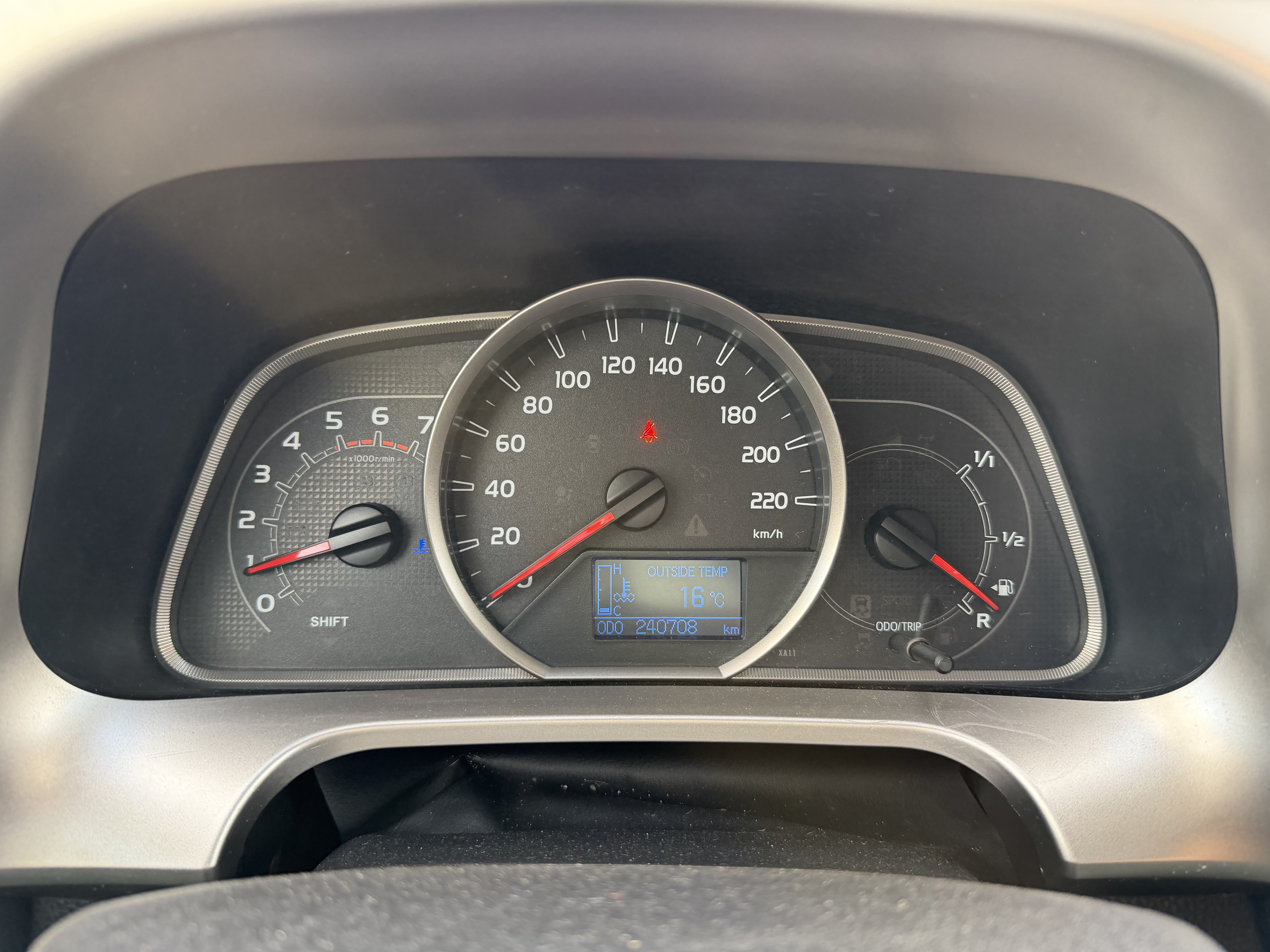 Hvid Toyota RAV4 fra 2013
