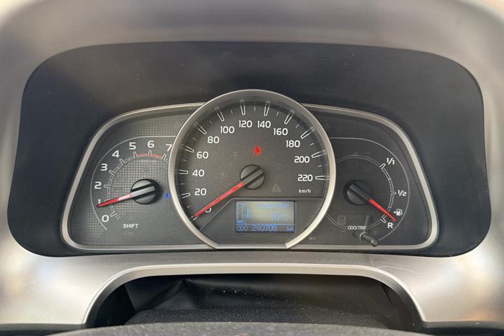 Hvid Toyota RAV4 fra 2013