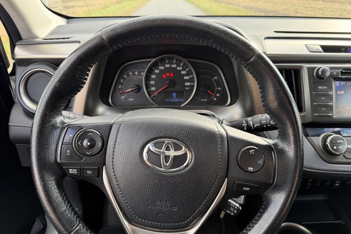 Hvid Toyota RAV4 fra 2013