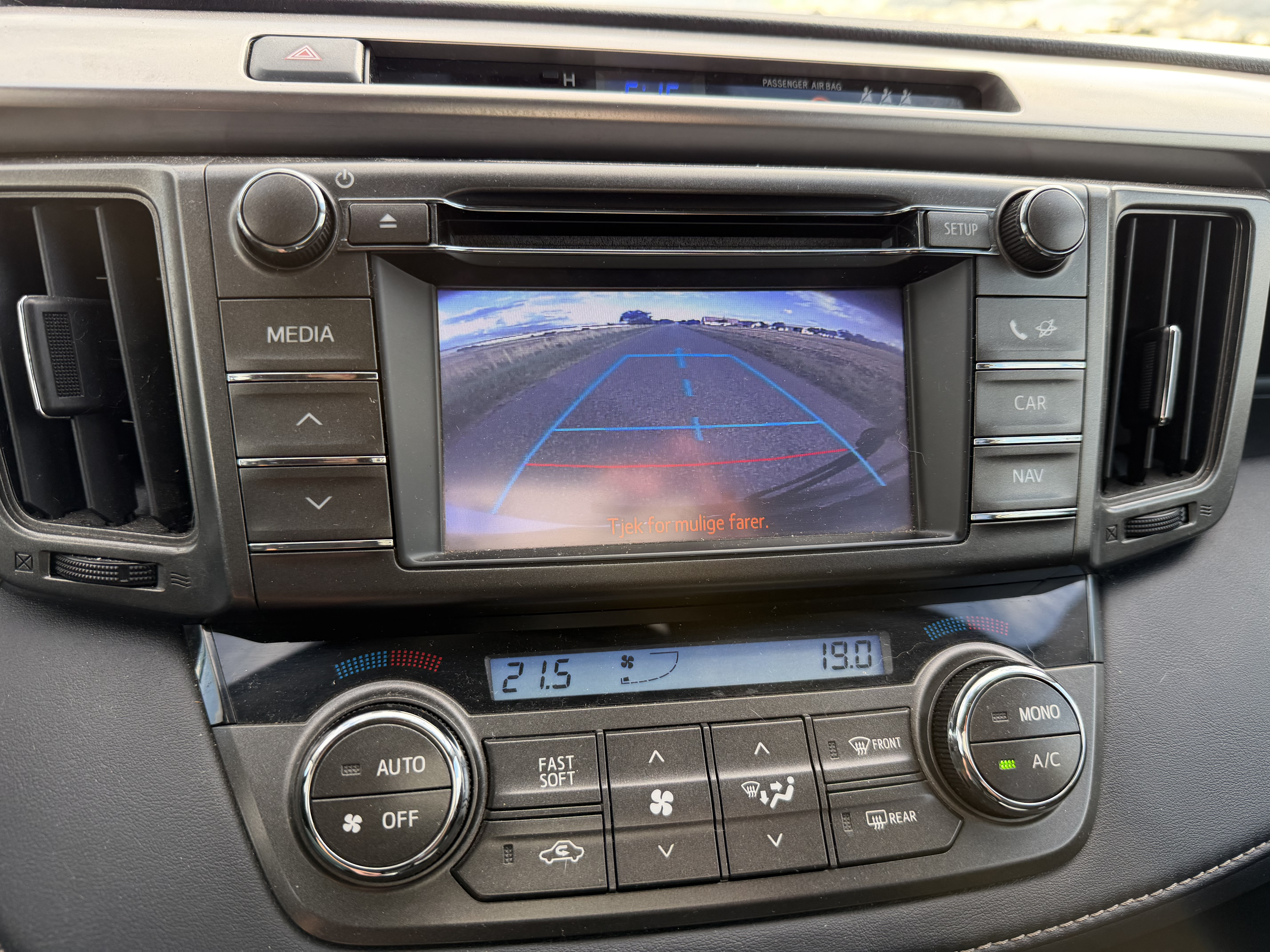 Hvid Toyota RAV4 fra 2013