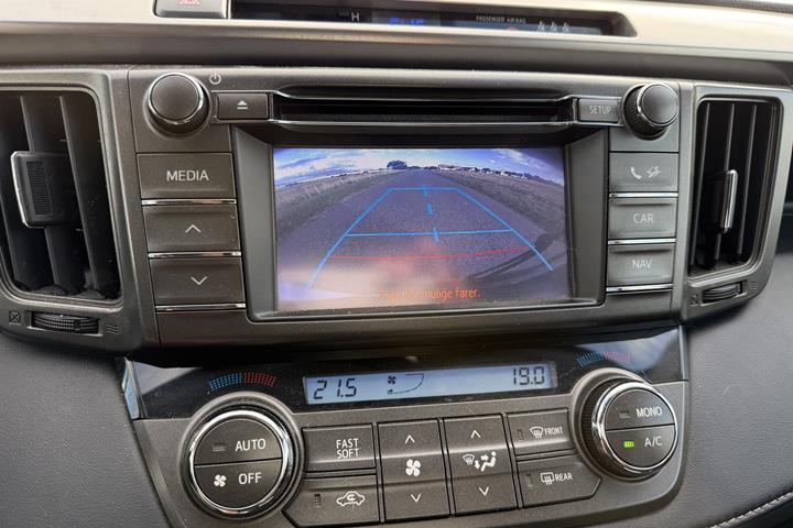 Hvid Toyota RAV4 fra 2013