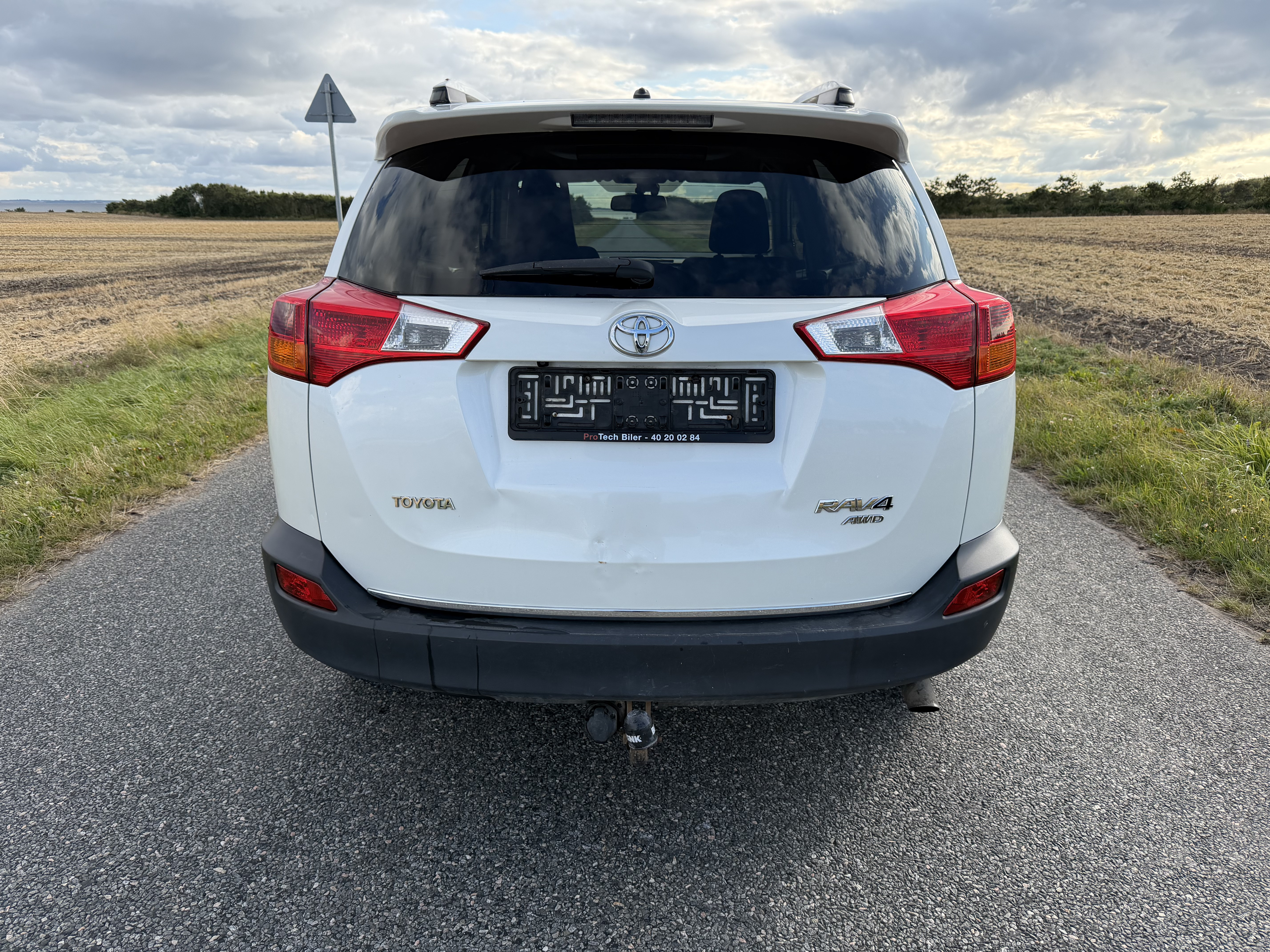 Hvid Toyota RAV4 fra 2013