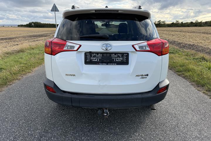 Hvid Toyota RAV4 fra 2013