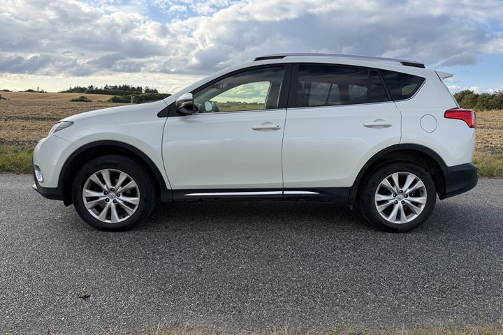 Hvid Toyota RAV4 fra 2013