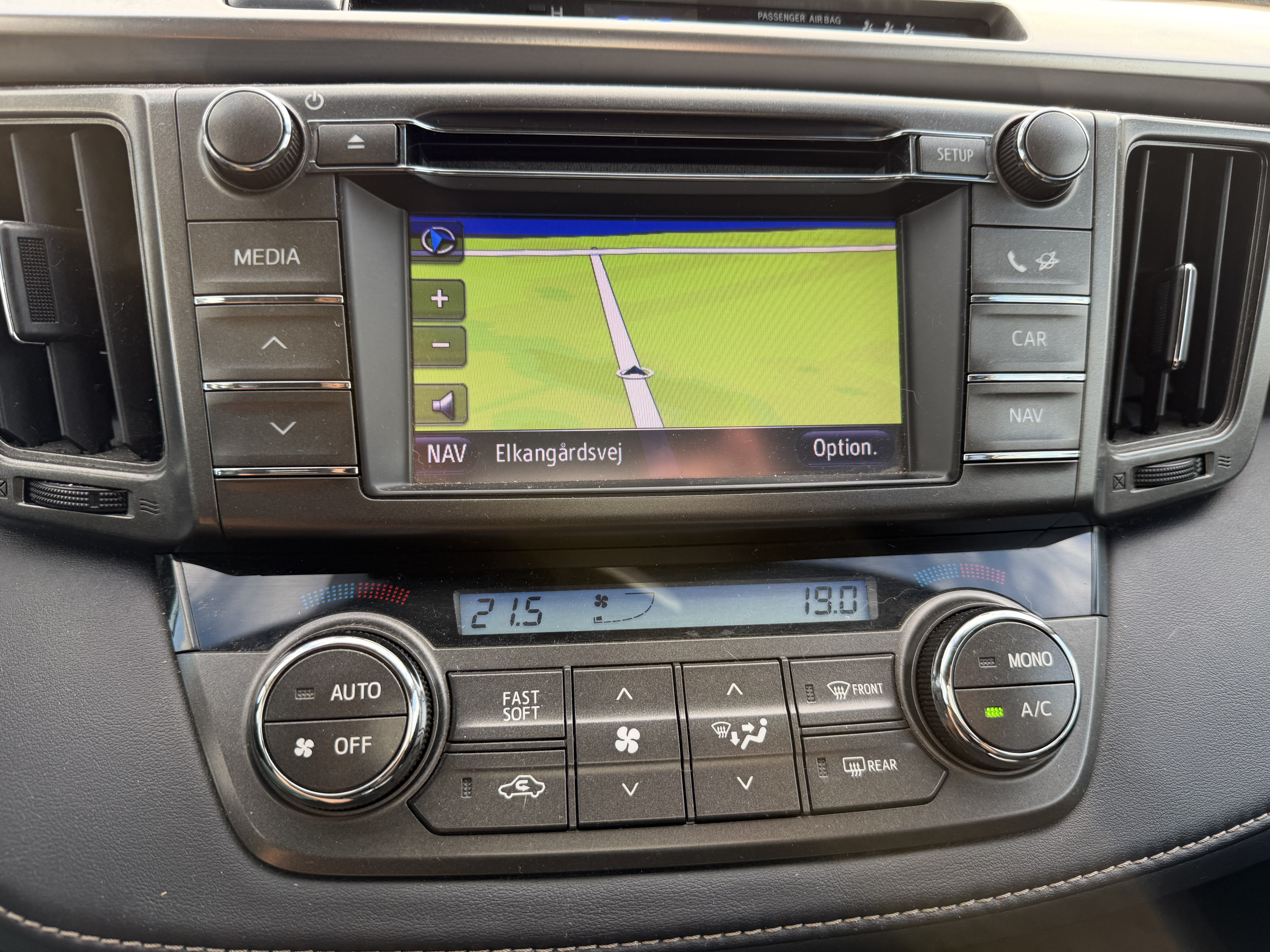 Hvid Toyota RAV4 fra 2013