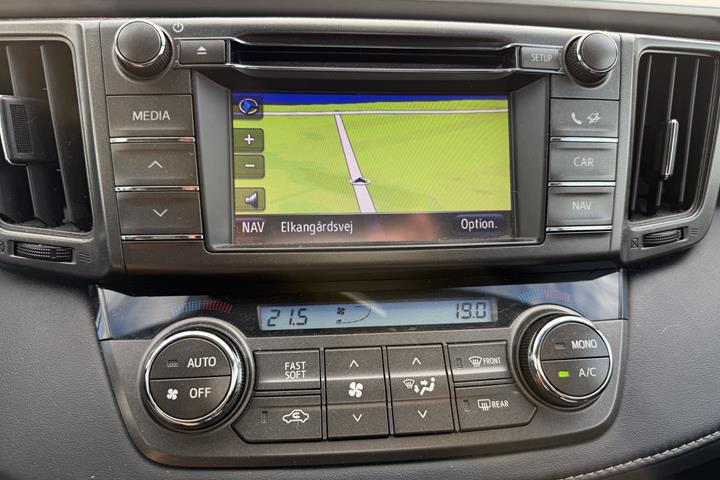 Hvid Toyota RAV4 fra 2013