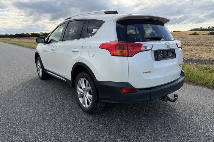 Hvid Toyota RAV4 fra 2013