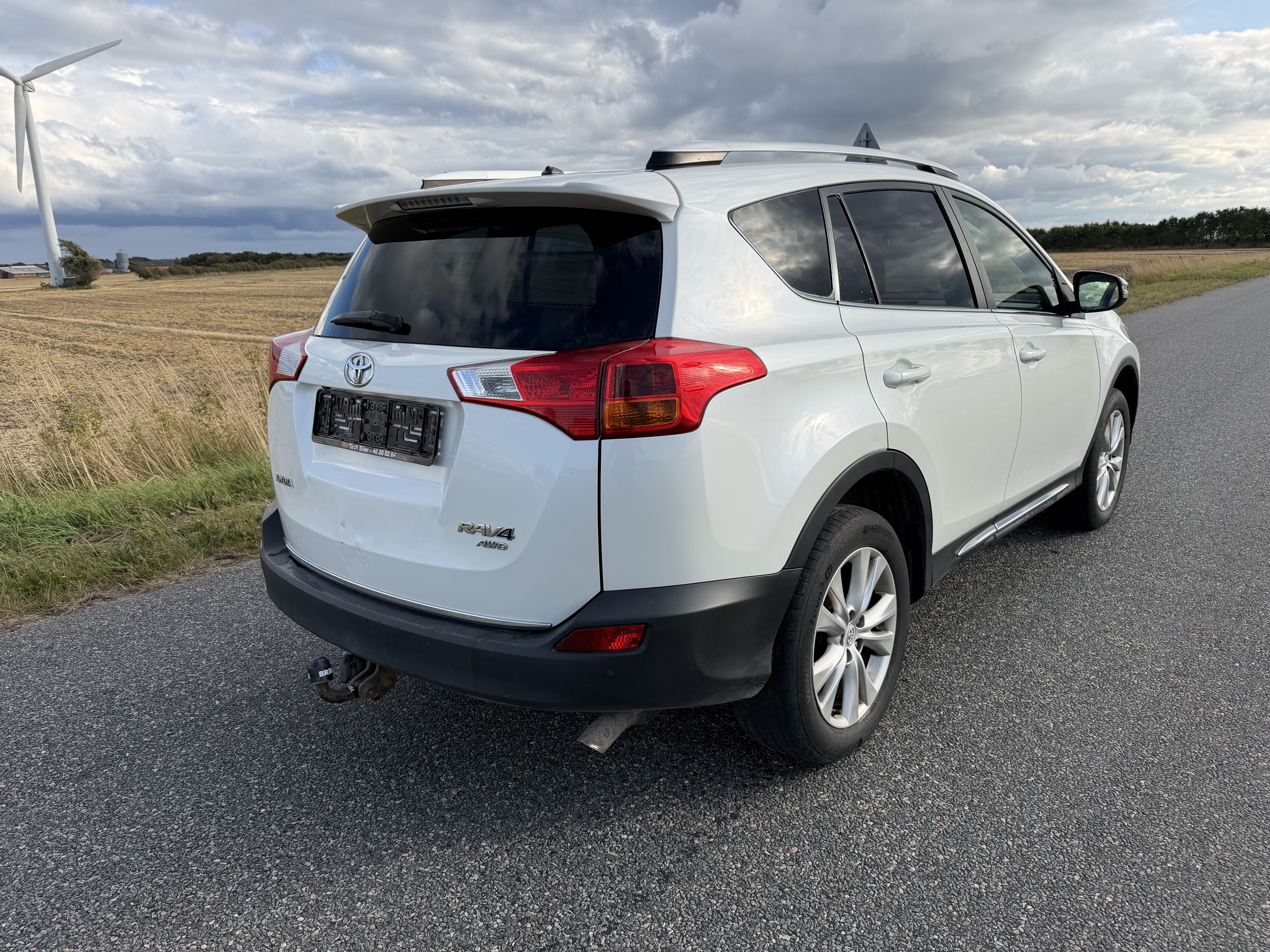 Hvid Toyota RAV4 fra 2013