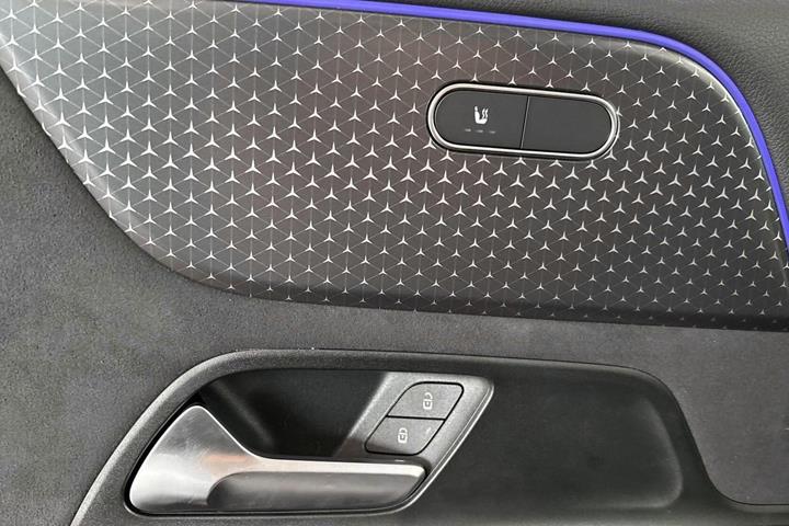 Grå Mercedes EQA250+ fra 2025