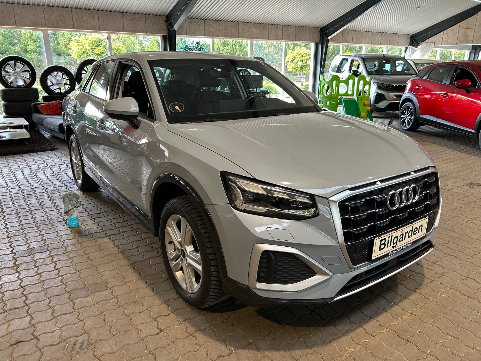 Grå Audi Q2 fra 2022