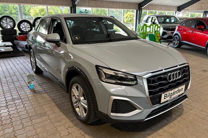 Grå Audi Q2 fra 2022