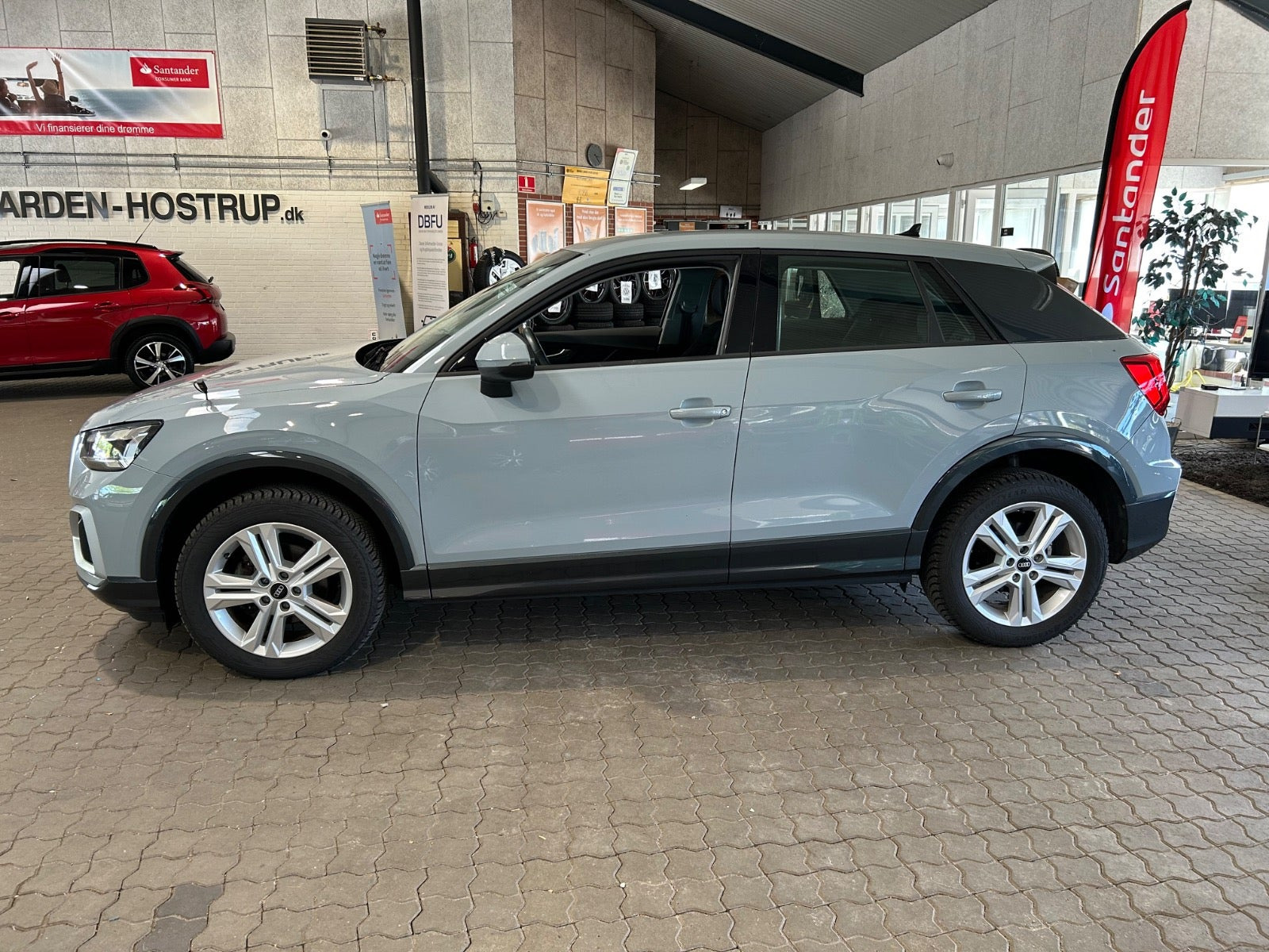 Grå Audi Q2 fra 2022