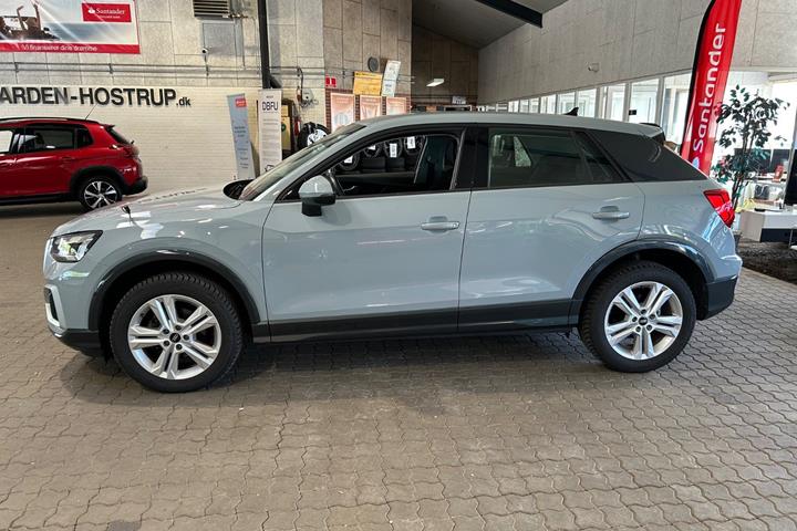 Grå Audi Q2 fra 2022