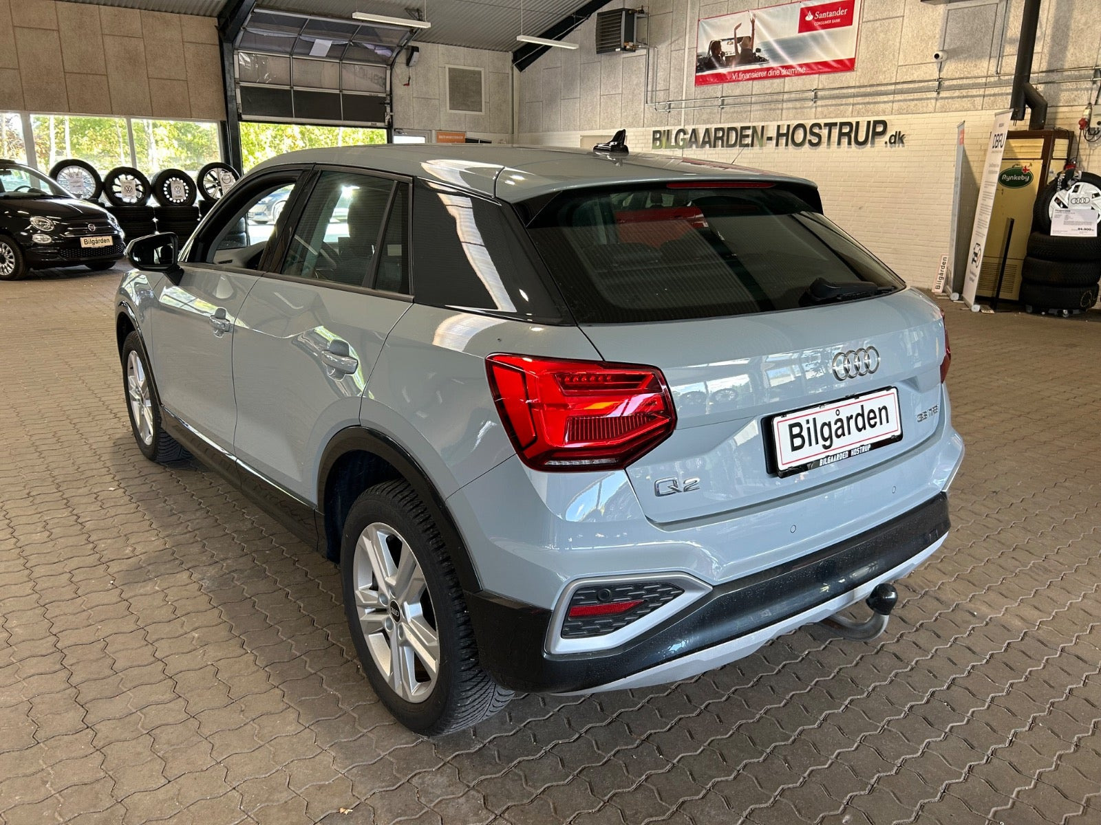 Grå Audi Q2 fra 2022