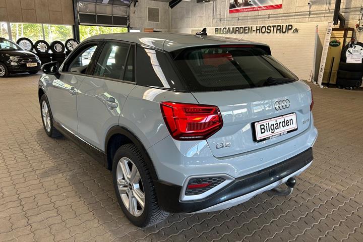 Grå Audi Q2 fra 2022