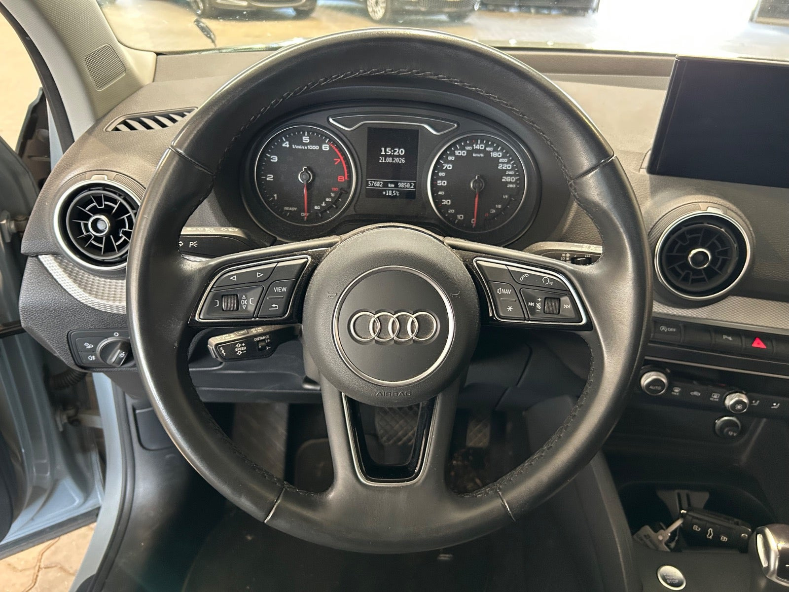 Grå Audi Q2 fra 2022