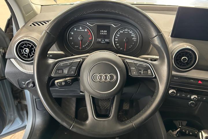 Grå Audi Q2 fra 2022