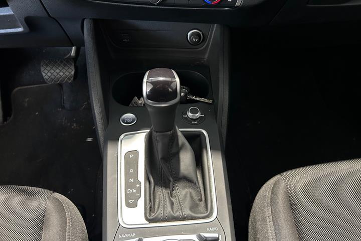 Grå Audi Q2 fra 2022